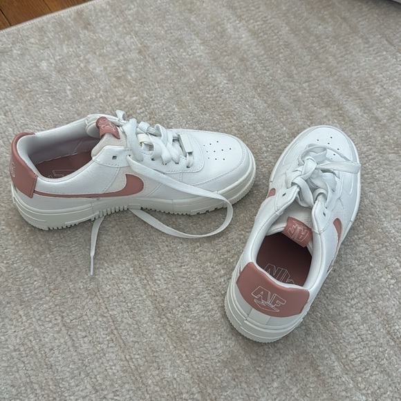 Nike sneakers - Picture 2 of 5